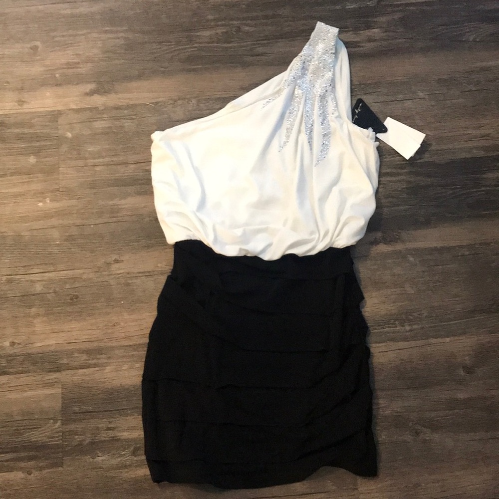 Homecoming/Prom/Cocktail Dress City Triangles